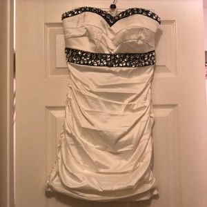 White Slim Mini V-neck Dress